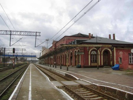 Dworzec kolejowy w Węglińcu.